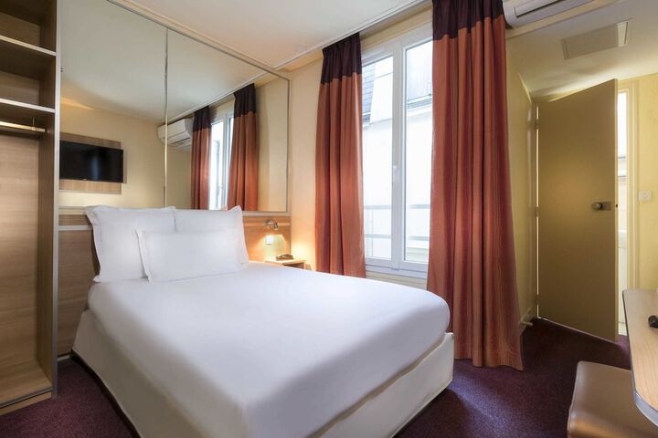 Room 25 of 62