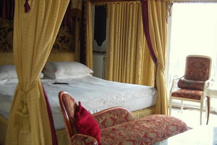 Room 19 of 25