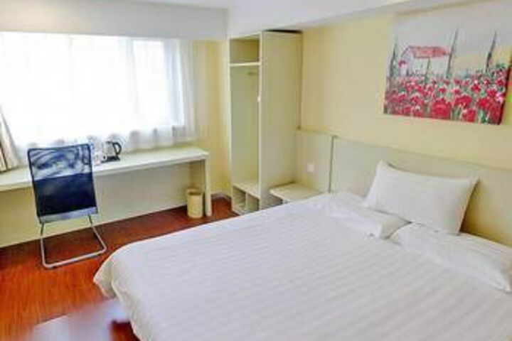 Room 7 of 14