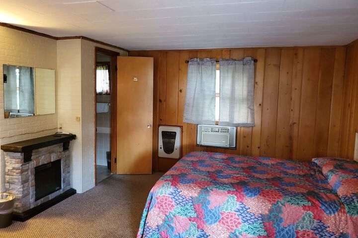 Economy Single Room 1 Queen Bed (4 of 7)