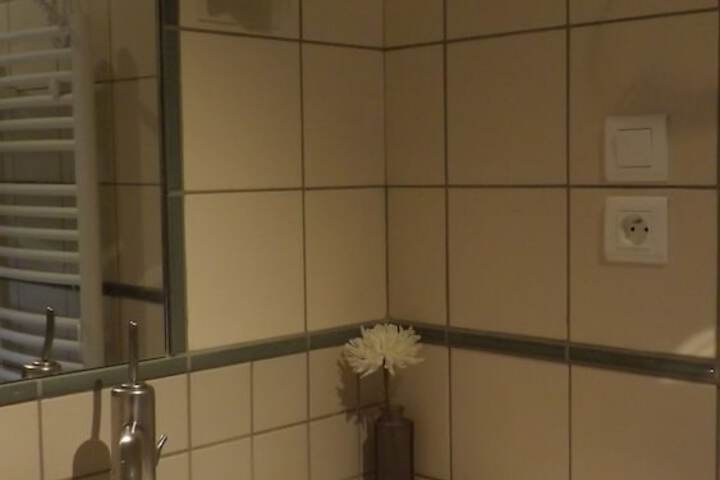 Room 6 of 6
