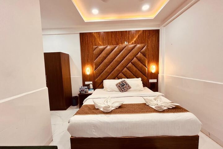 Room 4 of 24