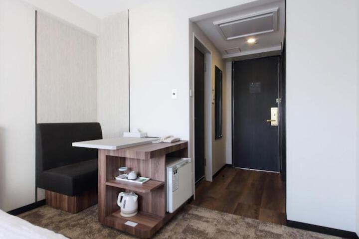 Room 13 of 25
