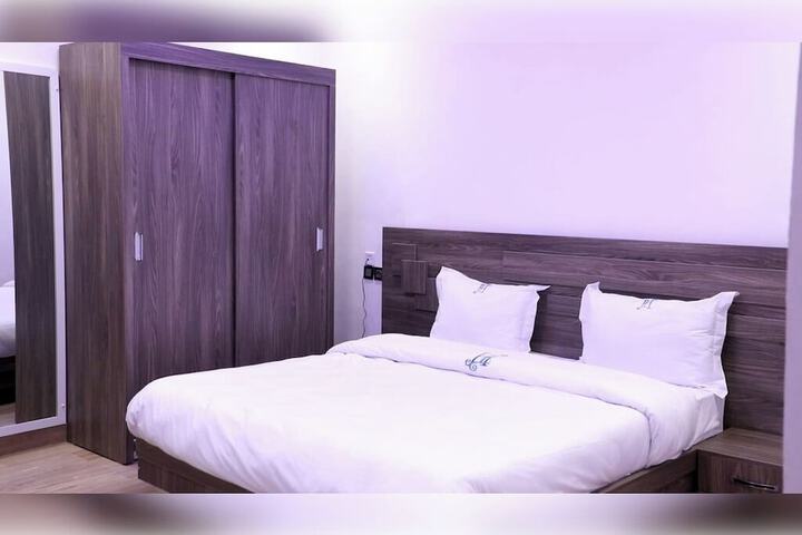 Room 6 of 19