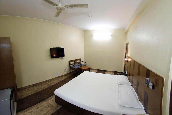 Room 9 of 21