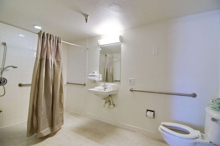 Room 14 of 28