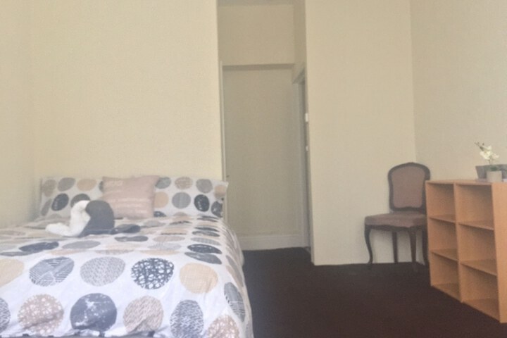 Room 13 of 18