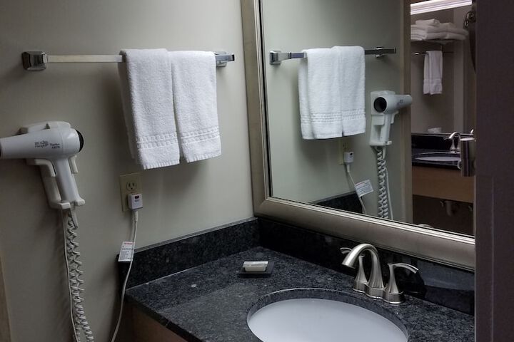 Room 33 of 69