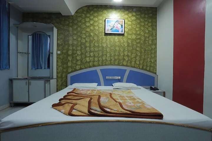 Room 5 of 13