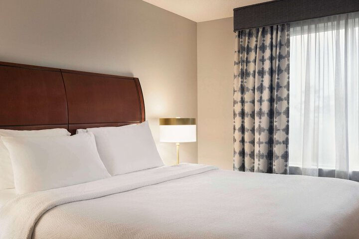 1 King Bed (8 of 22)