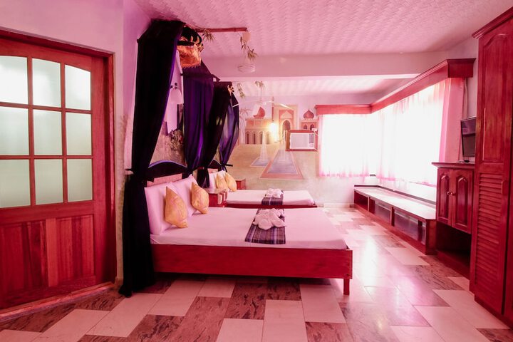 Room 28 of 60