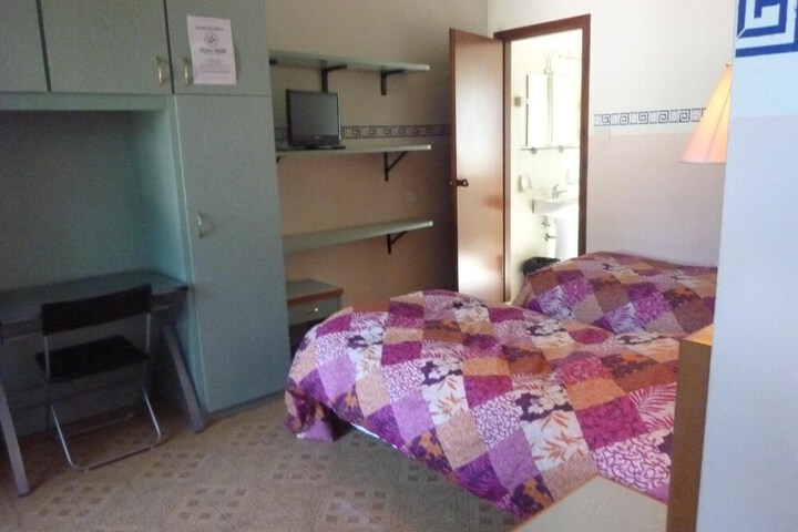 Room 10 of 47