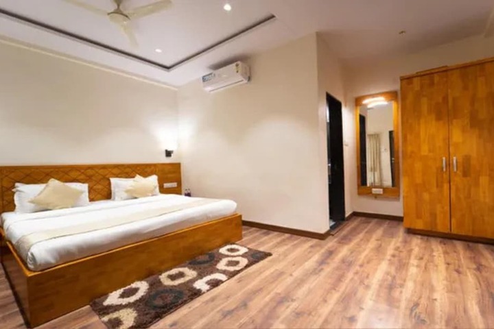 Room 13 of 26