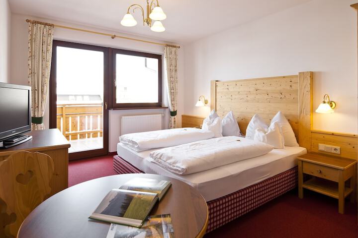Room 2 of 57