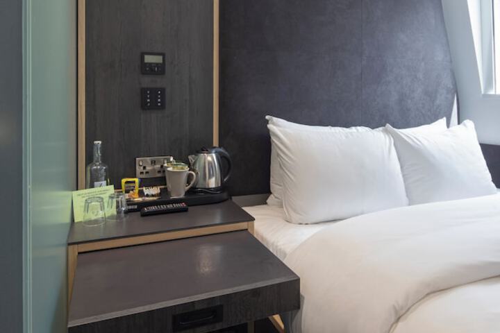 Room 18 of 43