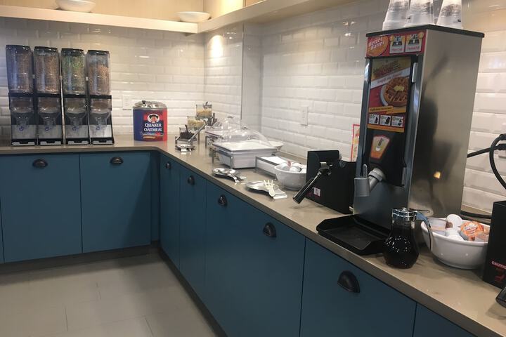 Breakfast area