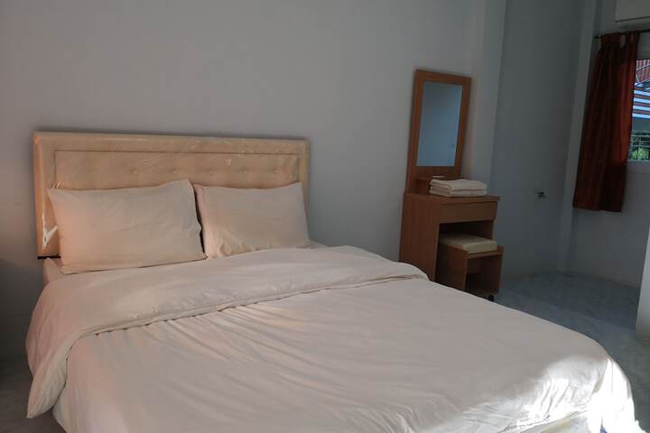 Room 6 of 27