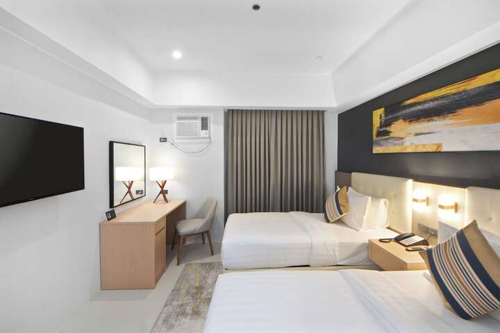 Room 7 of 8