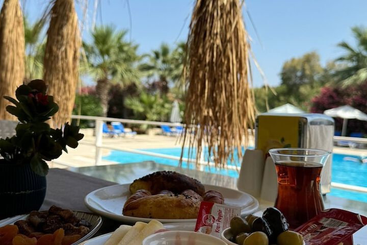 Breakfast/Coffee Service 66 of 131