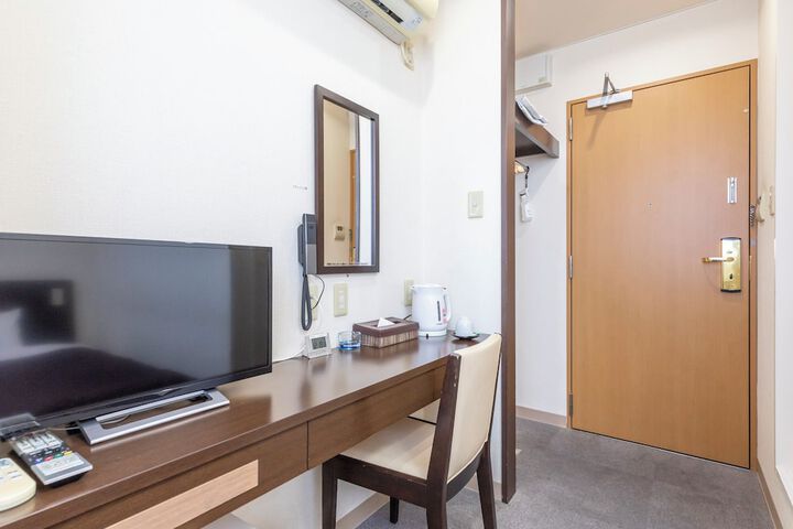 Room 35 of 77
