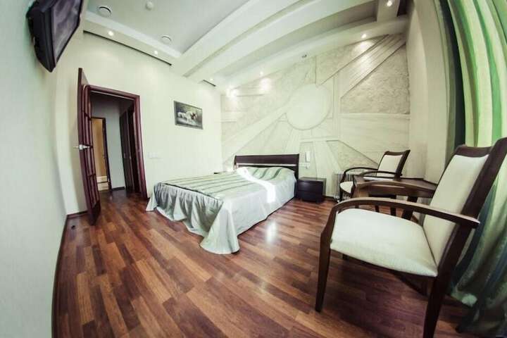 Room 13 of 25
