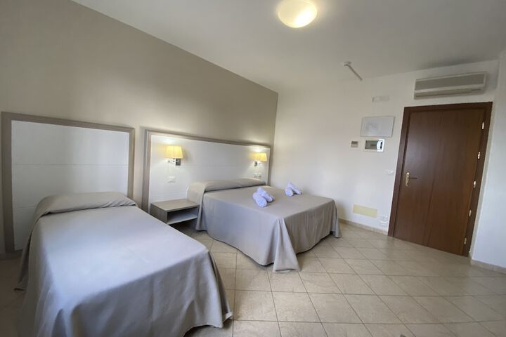 Room 16 of 125