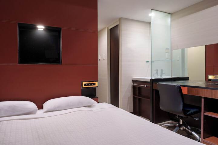Room 25 of 42