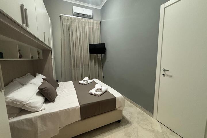 Room 3 of 25