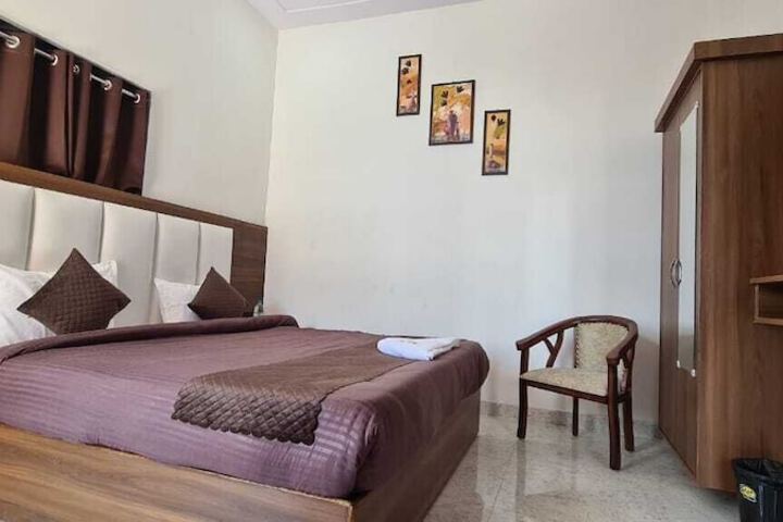 Room 8 of 19