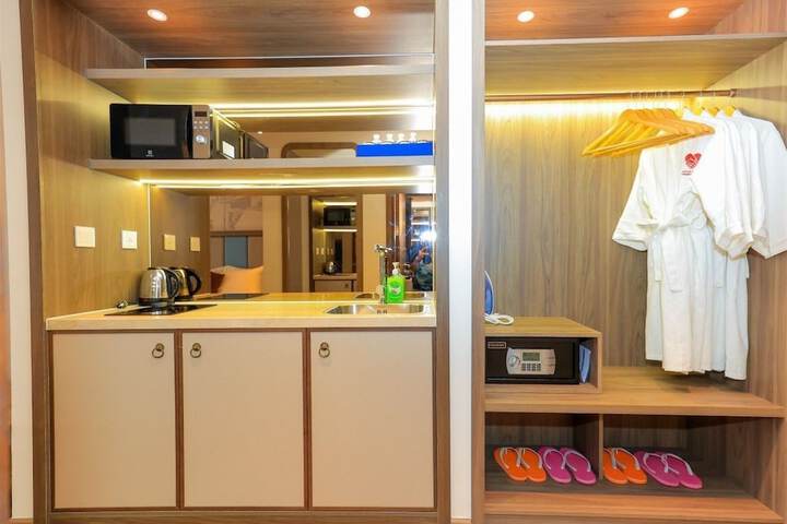 Room 4 of 13