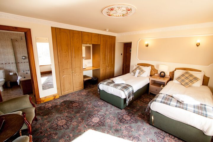 Room 9 of 38