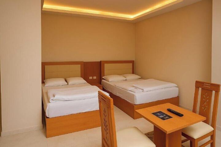 Room 5 of 193