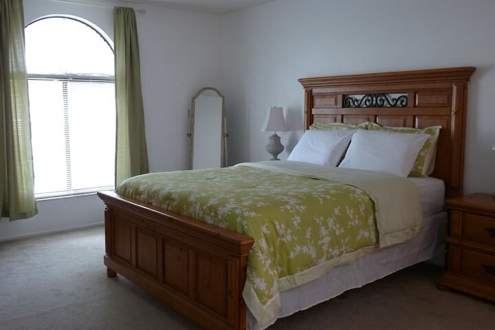 Room 4 of 16