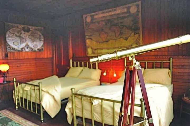Room 7 of 16