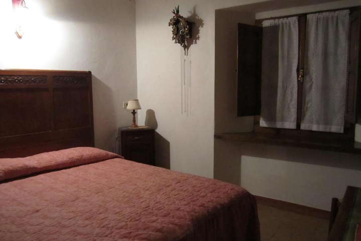 Room 4 of 12