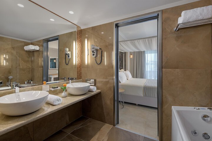 Room 35 of 111