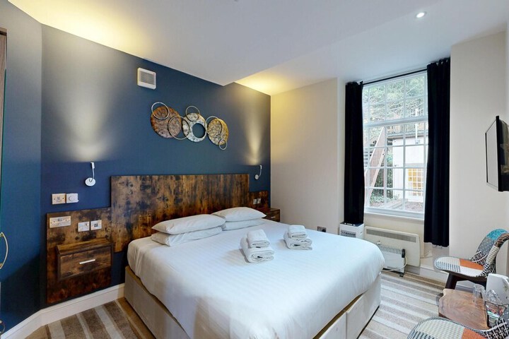 Room 9 of 92