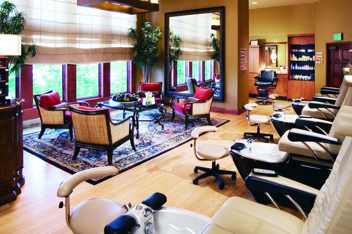 Nail salon