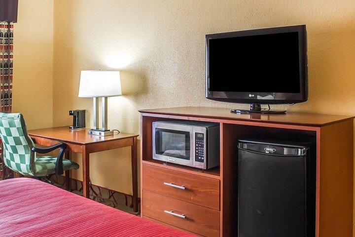1 King Bed (7 of 13)