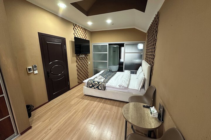 Room 7 of 61