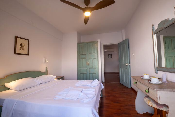 Room 14 of 228