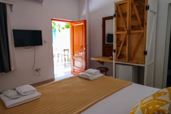 Room 10 of 35