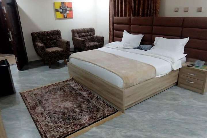 Room 9 of 79