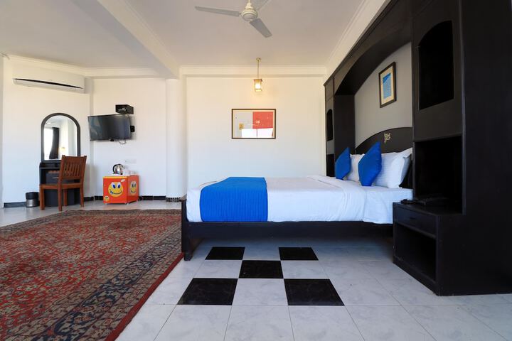 Room 34 of 120