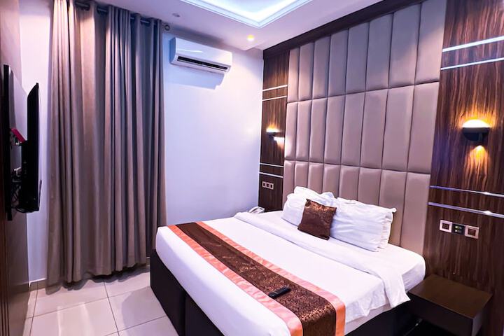 Room 4 of 23
