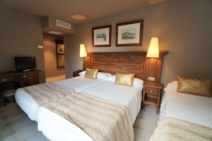 Room 6 of 27
