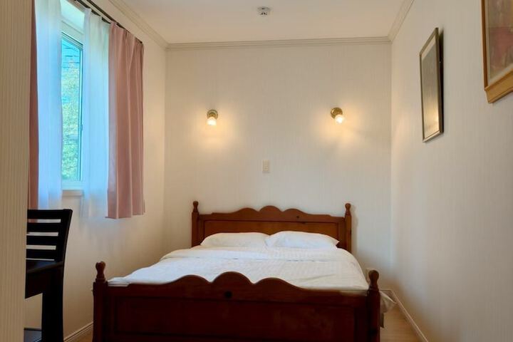 Room 6 of 35