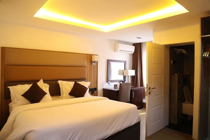 Room 5 of 27