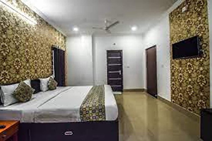 Room 12 of 19
