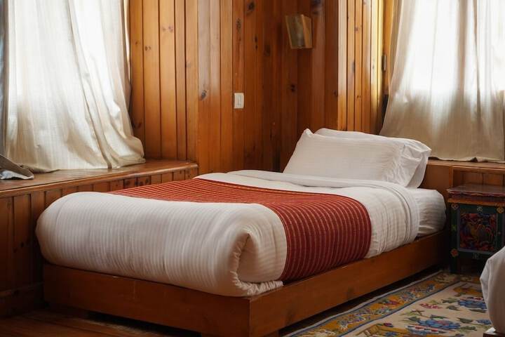 Room 3 of 6